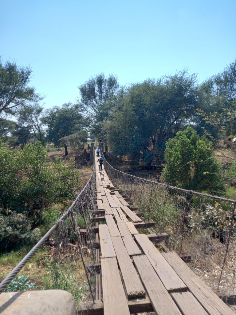 Deadly footbridge 3,000 cross each day in Zambia