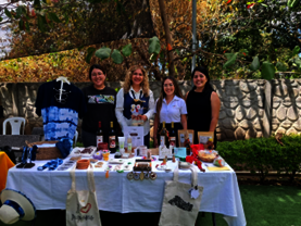 Jovenes participando en feria