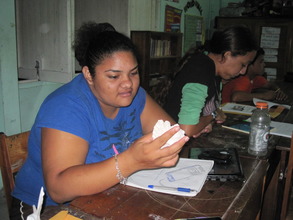 Reef Technician Course - examining shells