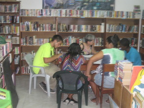 Volunteer tutoring a Math session