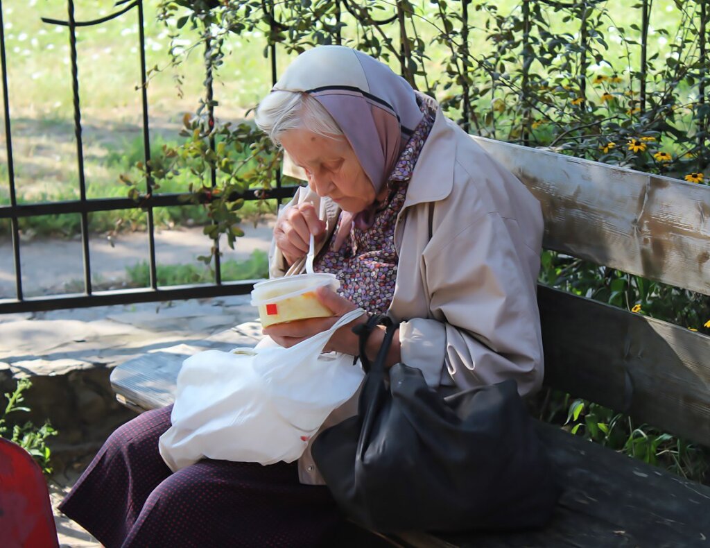 Hot meals for 800 Ukrainians in cities under fire