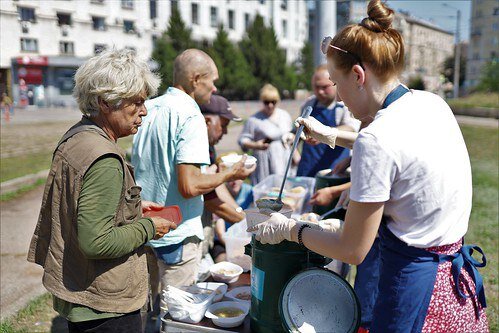 Hot meals for 800 Ukrainians in cities under fire
