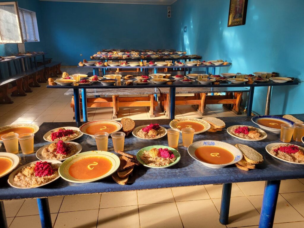 Hot meals for 800 Ukrainians in cities under fire