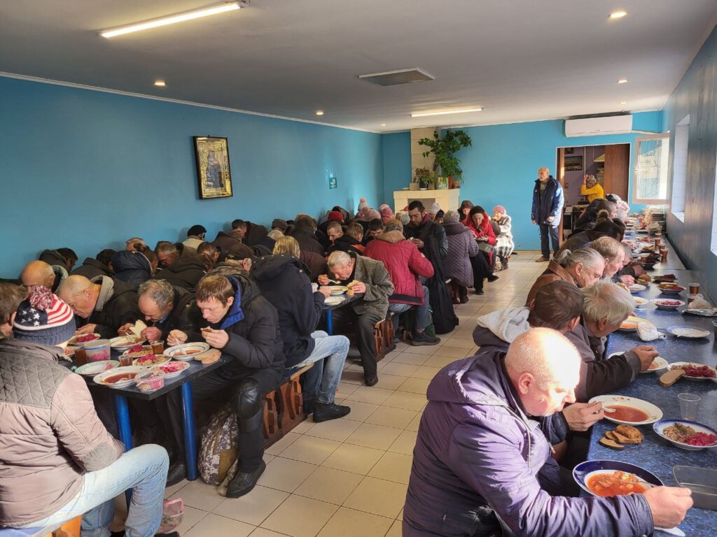 Hot meals for 800 Ukrainians in cities under fire