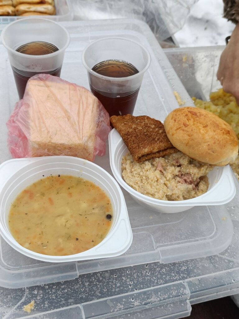 Hot meals for 800 Ukrainians in cities under fire