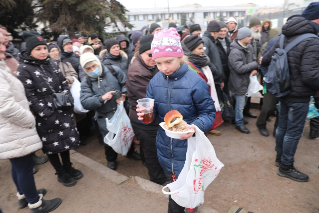 Hot meals for 800 Ukrainians in cities under fire