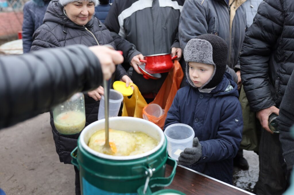 Hot meals for 800 Ukrainians in cities under fire