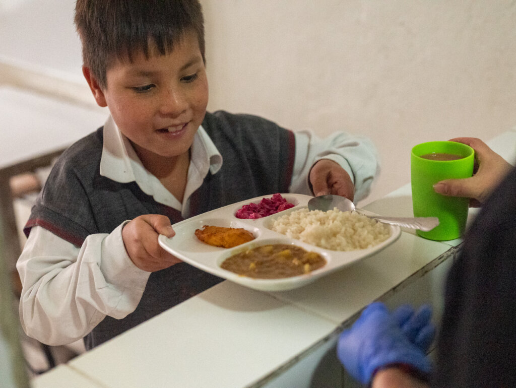 Three daily meals for 150 kids in Bogota