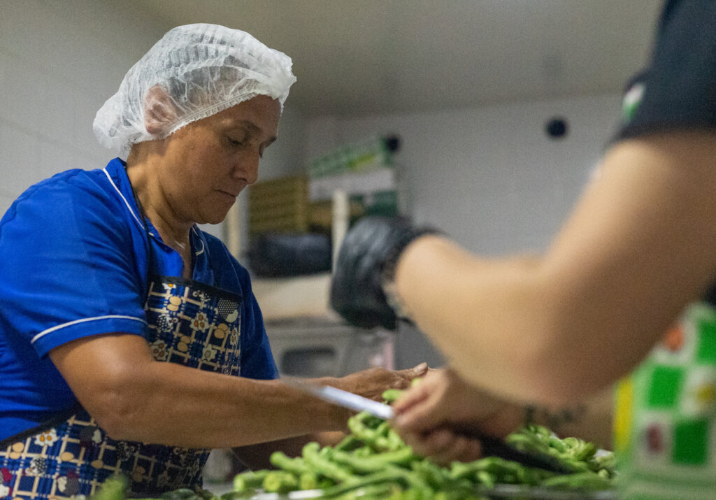 Three daily meals for 150 kids in Bogota