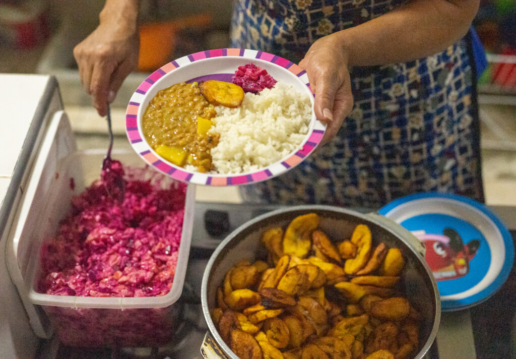 Three daily meals for 150 kids in Bogota