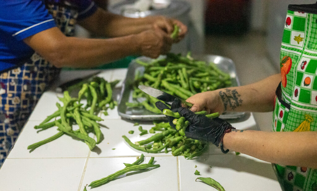 Three daily meals for 150 kids in Bogota