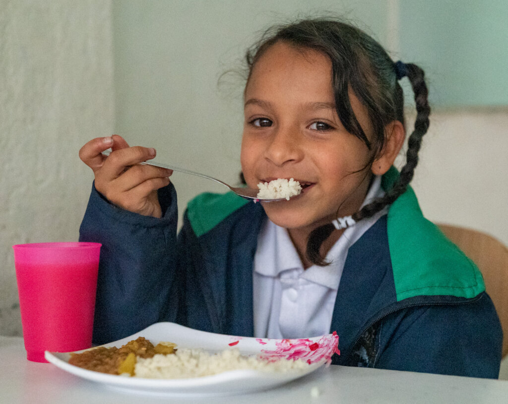Three daily meals for 150 kids in Bogota
