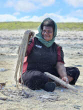 Sera cleaning octopus photo by Gauri
