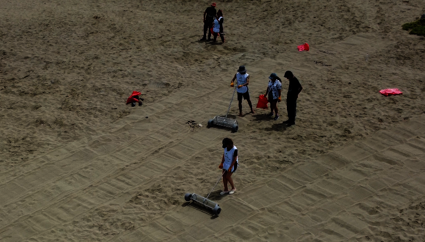 Solve the microplastic disaster on Chilean beaches
