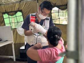 Dr. Inaba treats a patient at the ARROWS clinic