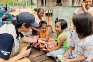 PW staff engage w/children at field clinic (04/25)