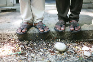 Omel and Donald show off their Strides sandals!
