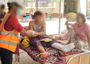 Partner staff member distributing food to victims
