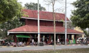 People living in the evacuation life around pagoda