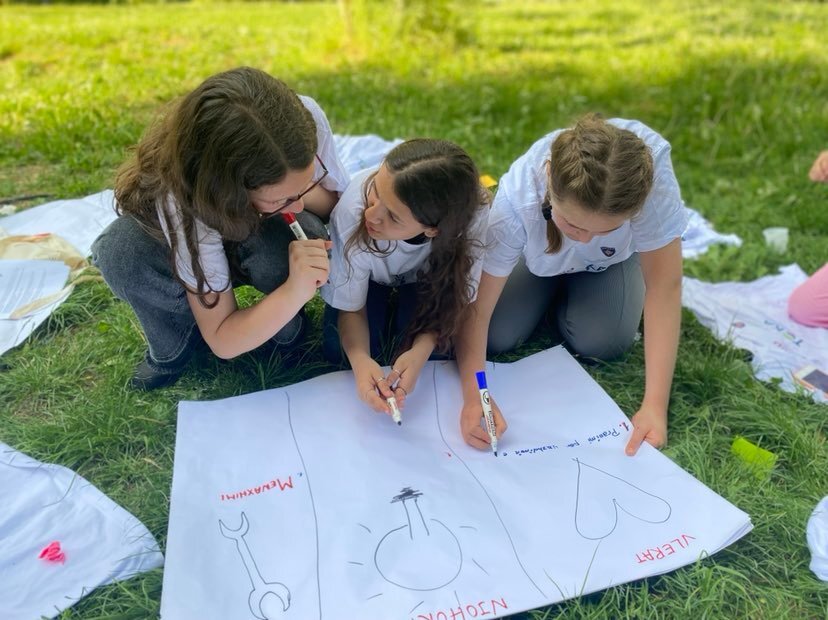 "Lulezojne" Scholarships for Kosovo Youth