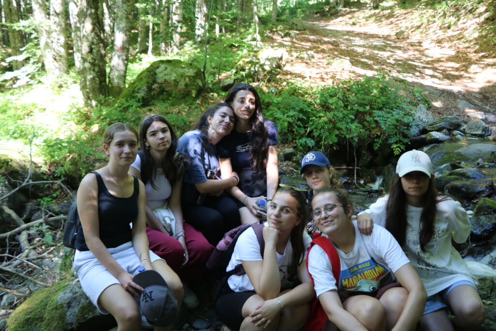 "Lulezojne" Scholarships for Kosovo Youth