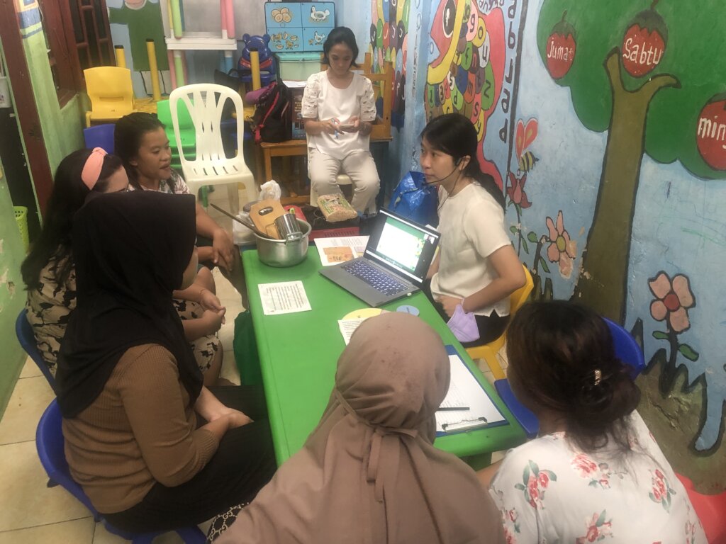 Jakarta's urban poor: 15 family nutrition classes