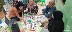 Jakarta's urban poor: 15 family nutrition classes