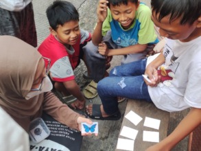 Teaching the family how to do the activity at home
