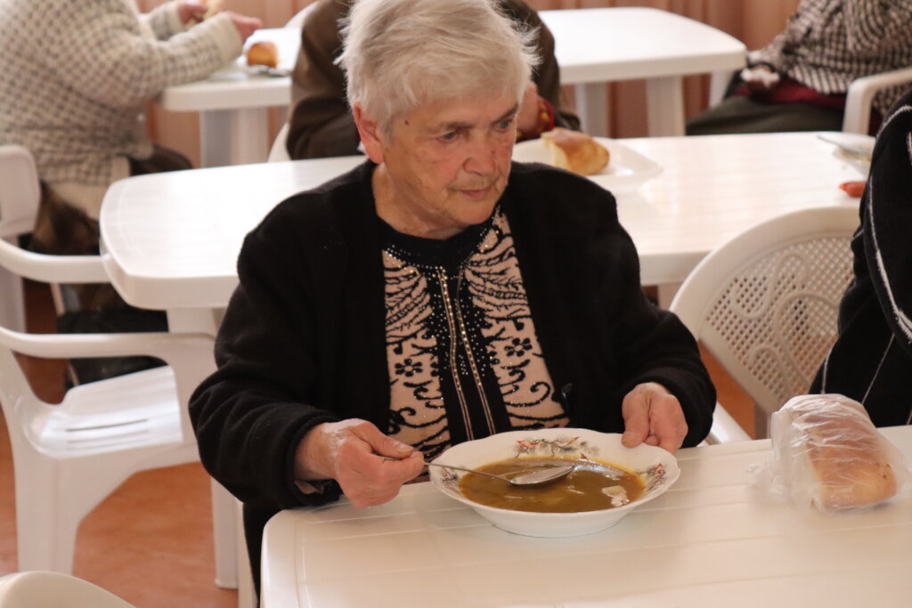 Provide Food & Care for 4,000 in Need in Armenia