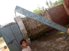 Destroyed school of Pashtoongarhi