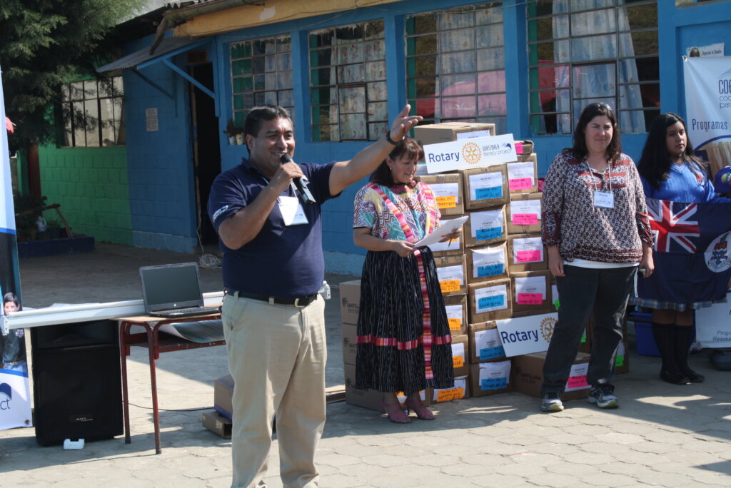 Colonia Molina receiving CoEd textbooks in 2016