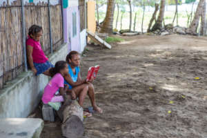 A Mariposa mother reads to girls