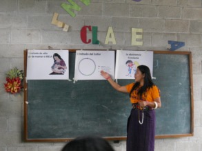 Rebeca, part of the MCH team, leading a charla