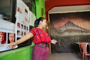 Rebeca leads the workshop