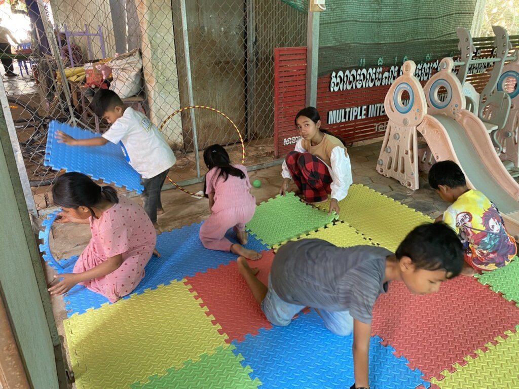 They form the floor from the carpets bought