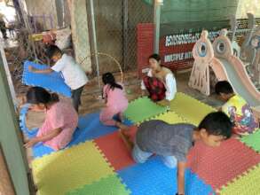 They form the floor from the carpets bought