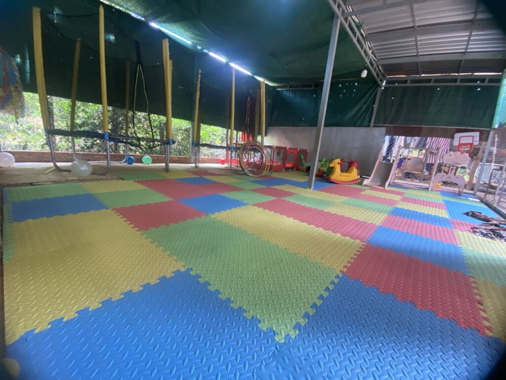 How floor of the playground look like after form