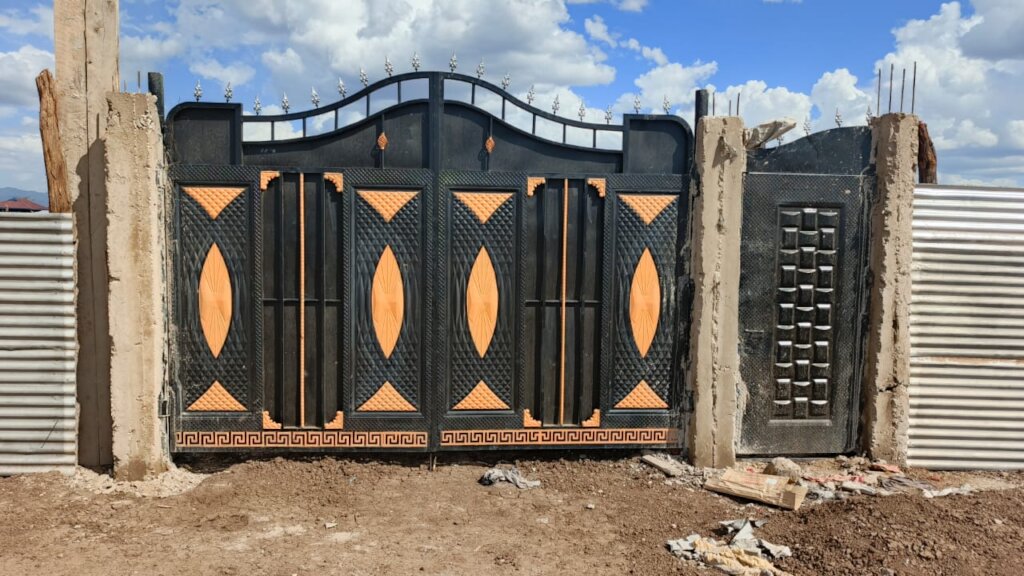 Gate