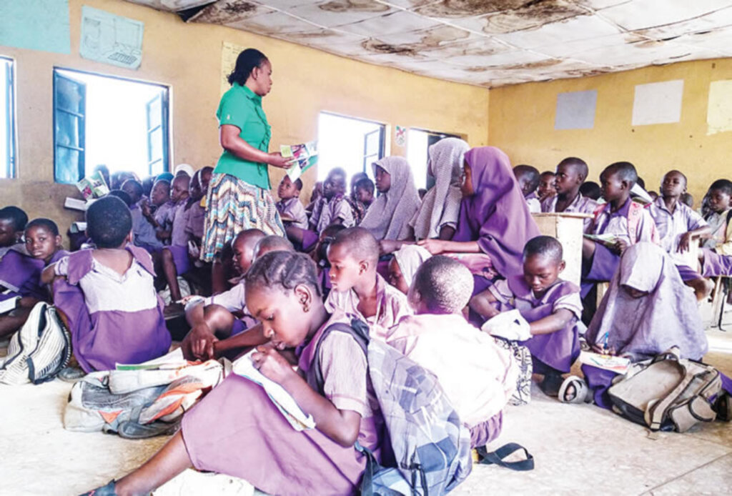 Gift Classroom Desks to 5,000 Poor Schoolchildren