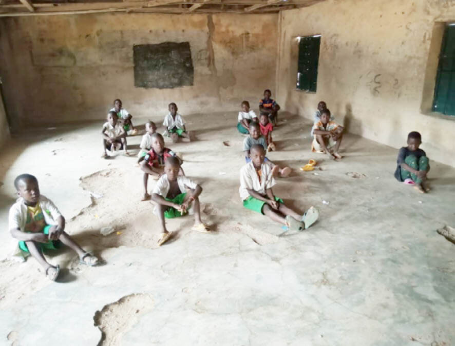 Gift Classroom Desks to 5,000 Poor Schoolchildren