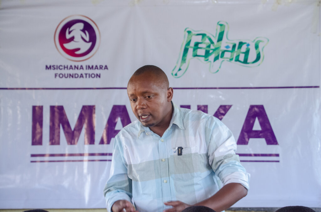 Social Welfare Officer facilitating the training.