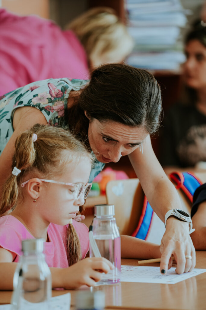 Teachers for children in vulnerable communities