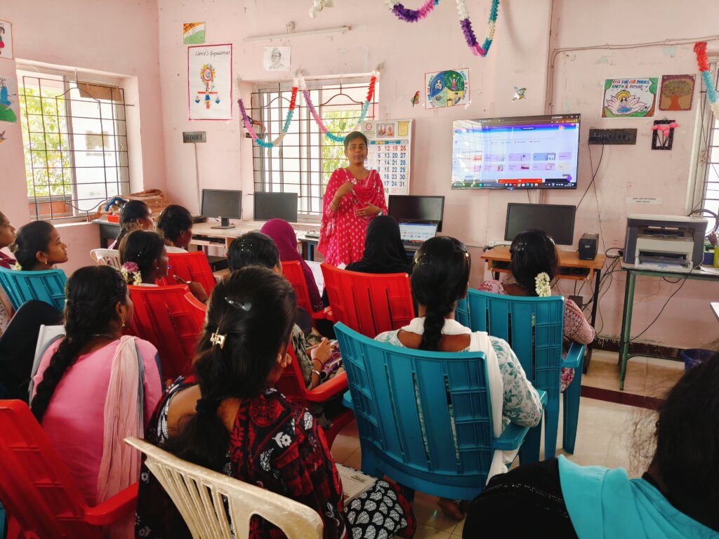 Training on how to make presentations using Canva