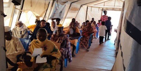 Waiting for maternity care in Wedweil medical tent