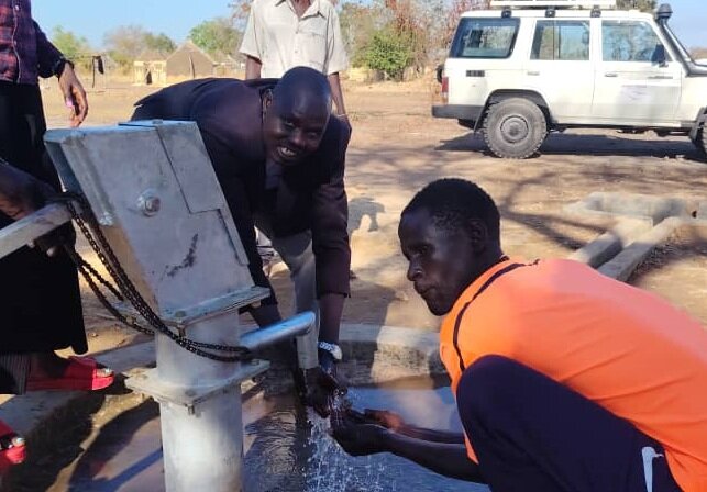 Peace Winds tests a new well in Aweil