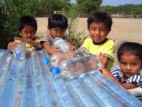 School kids with SODIS bottles