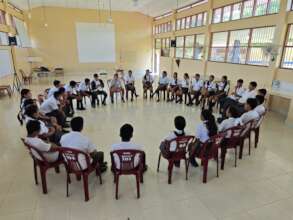 Students in the jungle during a workshop.
