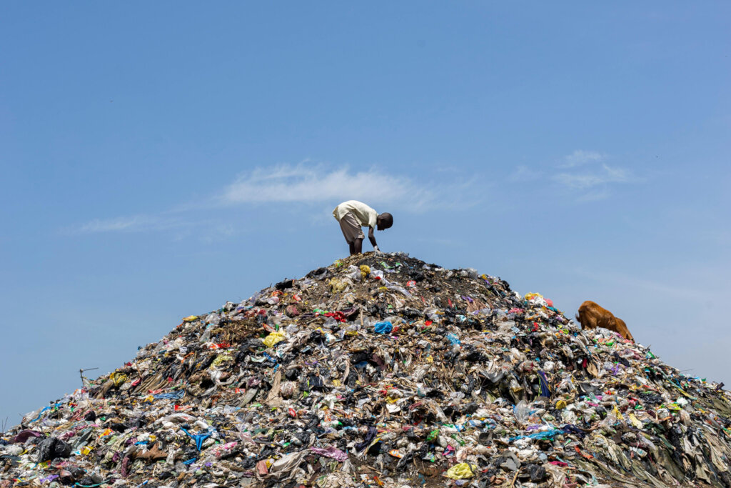 100 Million Plastic Cleanup Challenge in Slums