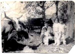 Elizabeth as a little girl (2nd from right)