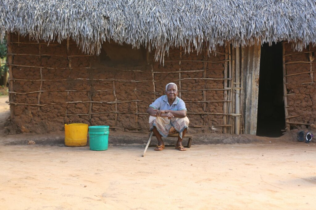 Water Tanks & Filters for 100 People in Dry Area
